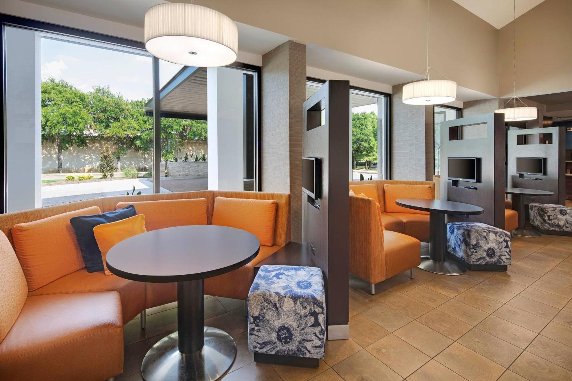 Courtyard Dallas Addison Midway Exterior photo